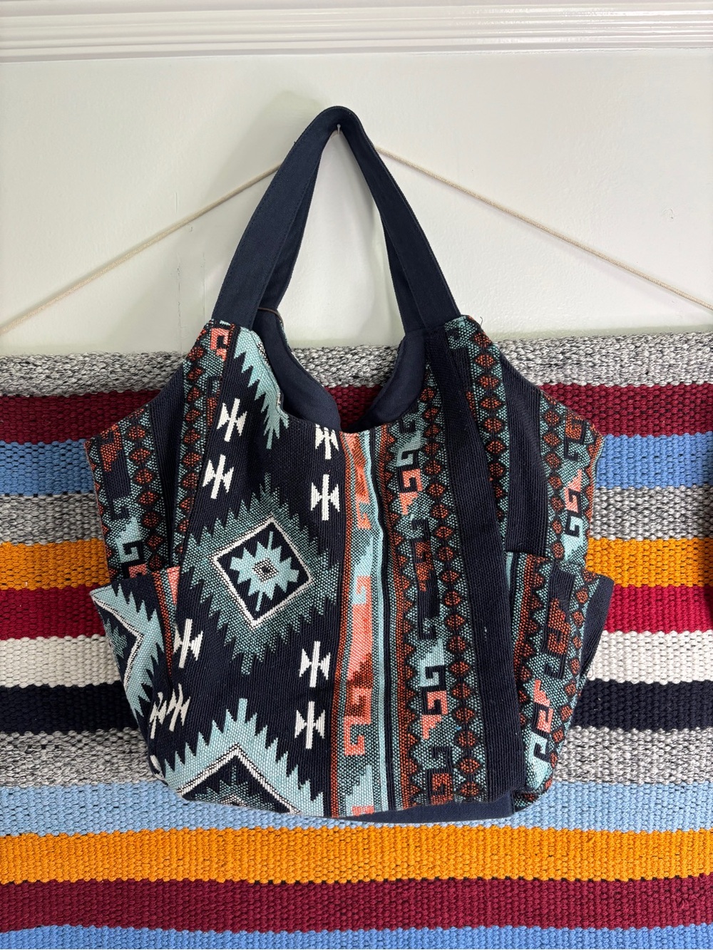 Aztec-Pattern Tote Bag - Picture 4 of 6